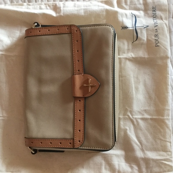 Pour La Victoire beige and tan cross-body bag. - Picture 8 of 8